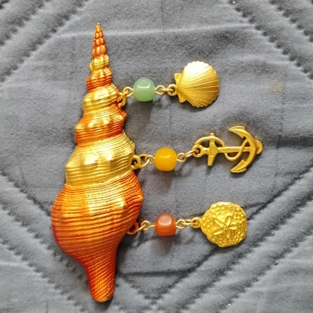 Cute Shell Brooch - Picture 5 of 5